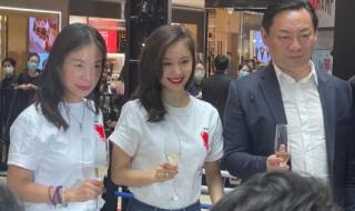 王子文吴永恩十指紧扣逛街